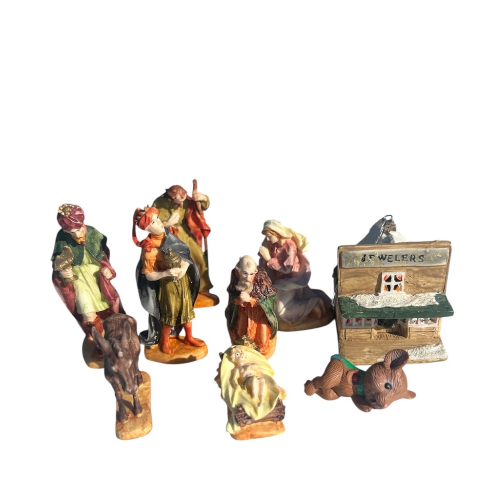 Vintage Ceramic Nativity Set in Multi-Color 10 pieces. Figurines between 2”-3”. - Picture 5 of 12